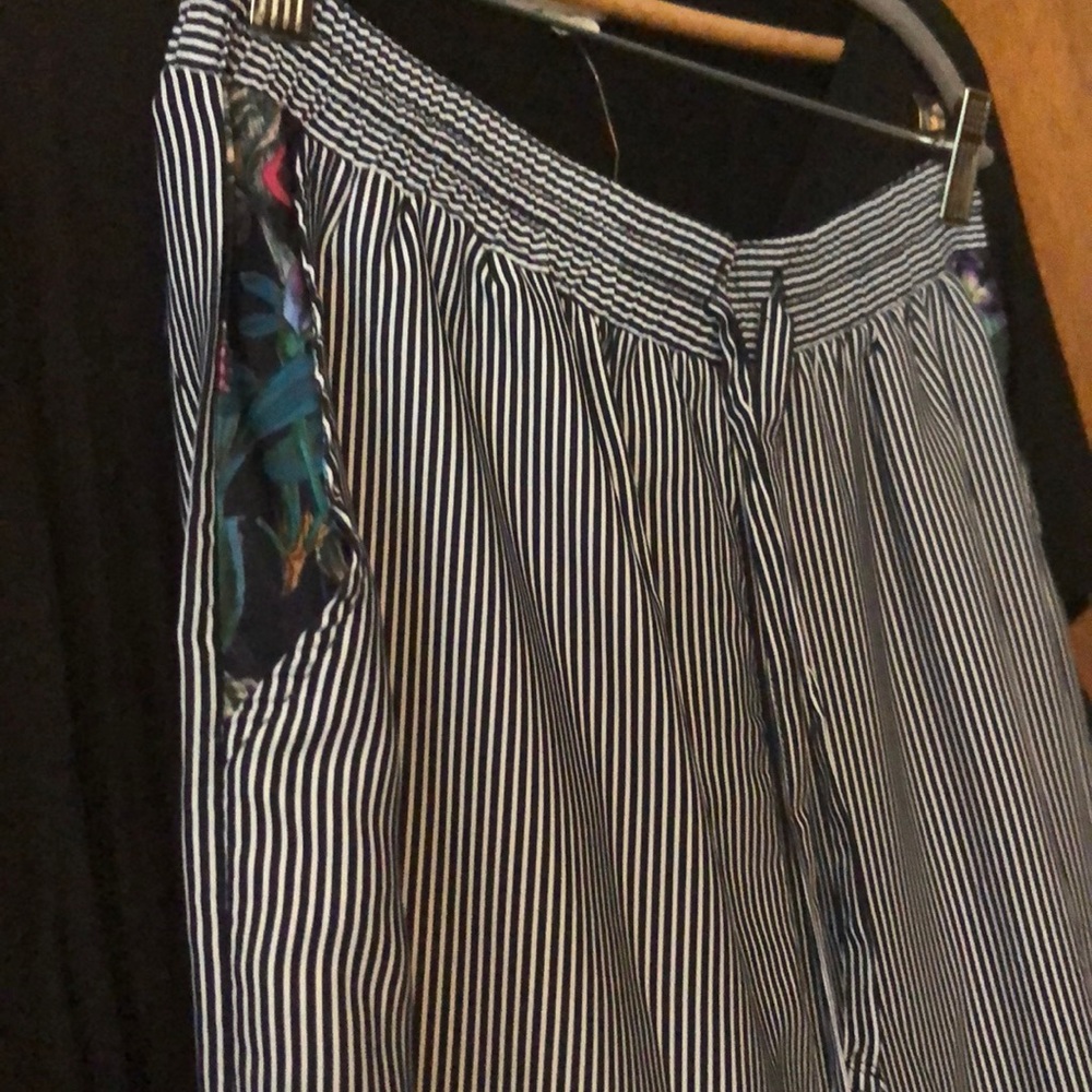 Pants - Picture 3 of 6